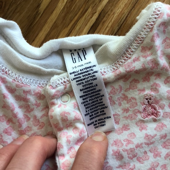 Baby gap button sleeper - Picture 2 of 3